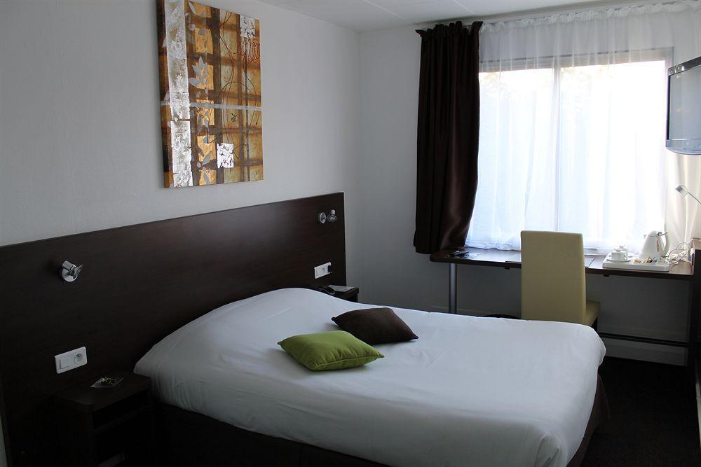 Logis Hotel & Restaurant - Le Relais De Montigny Montigny  Esterno foto